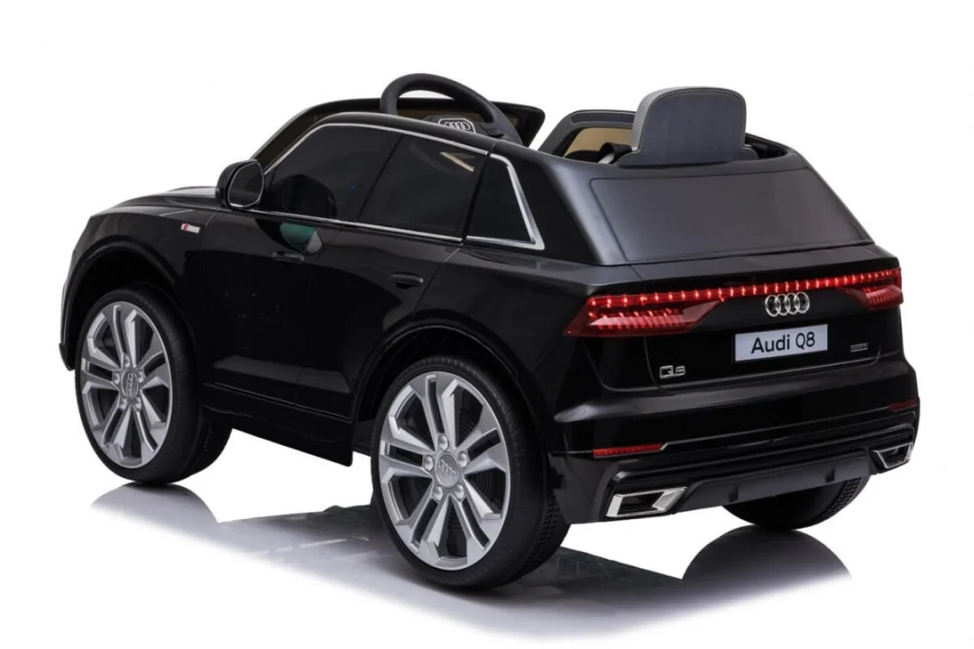 Audi Q8 Licencirani Auto Na Akumulator Crni 2.jpg
