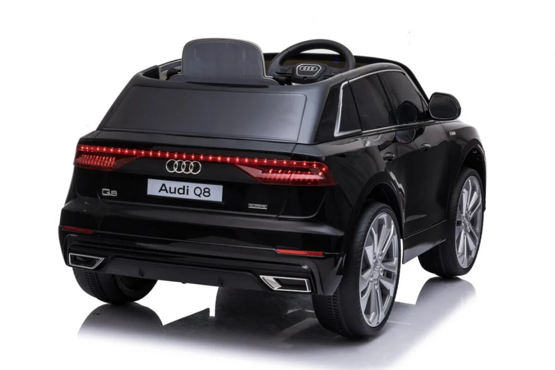 Audi Q8 Licencirani Auto Na Akumulator Crni 3.jpg