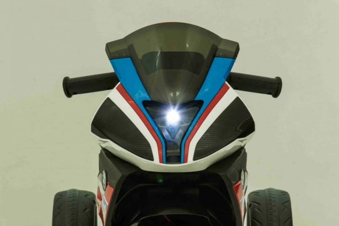 Motor Na Akumulator Bmw Hp4 Blue 9.jpg