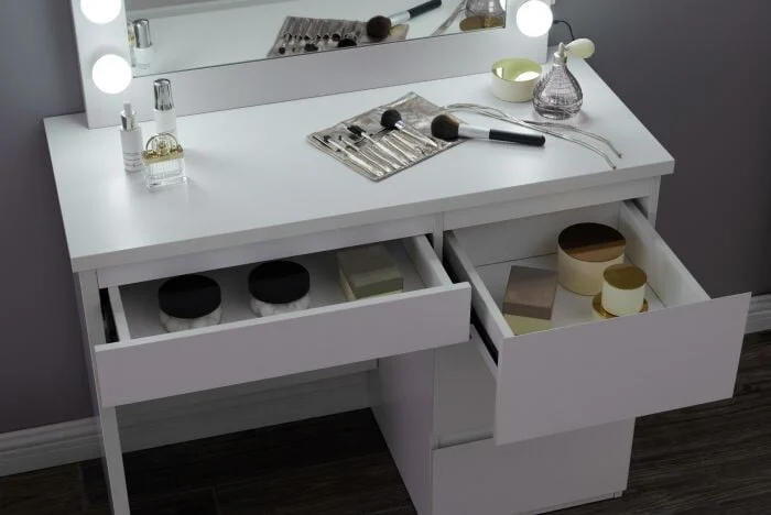 Toaletni Stol Hollywood Vanity 3.jpg