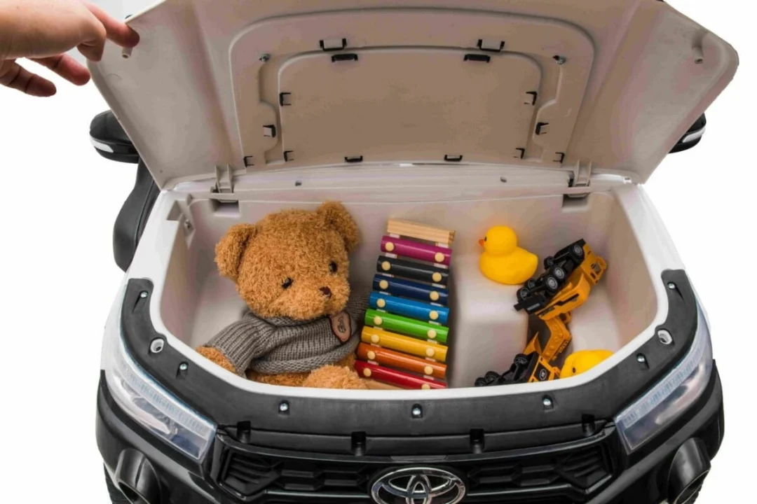 Toyota Hilux Bijela Auto Na Akumulator 9.jpg