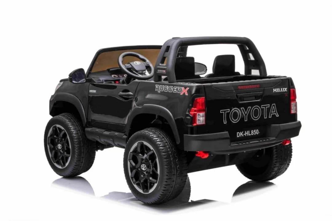 Toyota Hilux Crna Auto Na Akumulator 3.jpg