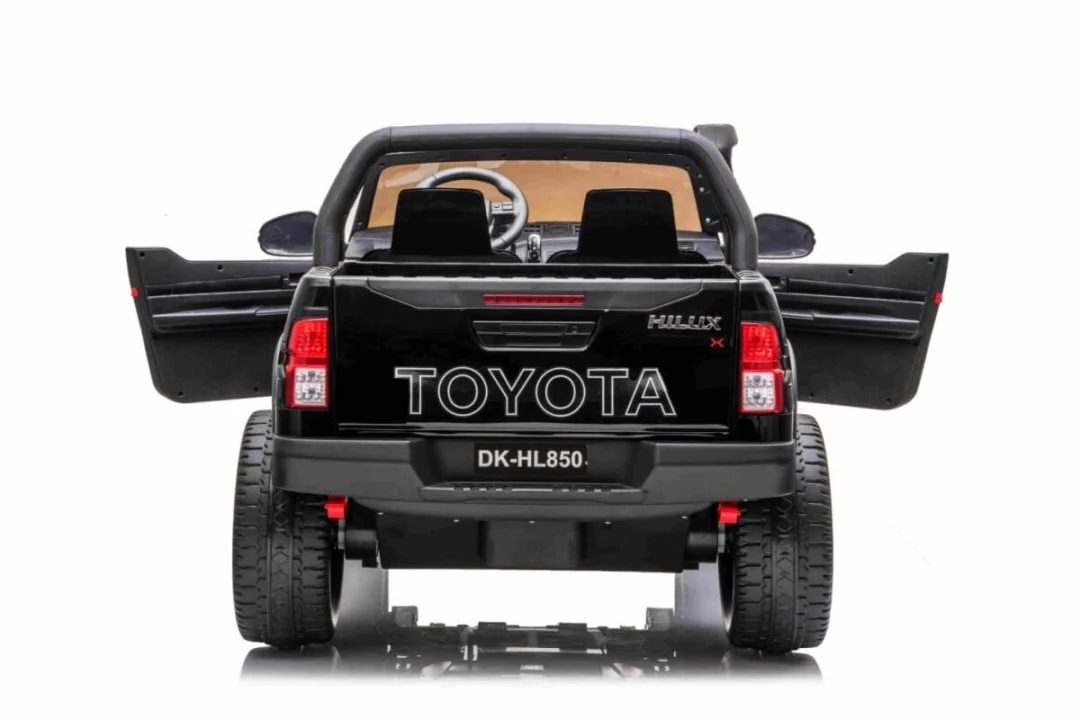 Toyota Hilux Crna Auto Na Akumulator 5.jpg