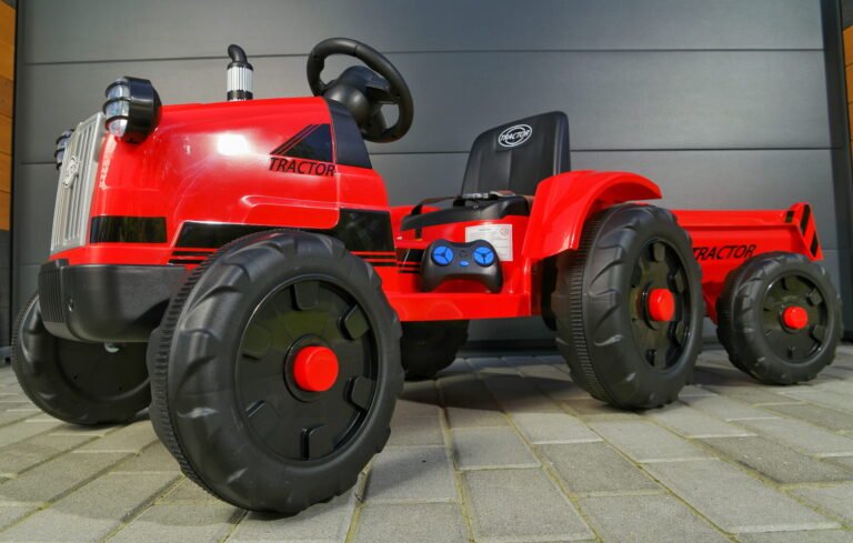 Traktor Na Akumulator Crveni Vargas 1.jpg