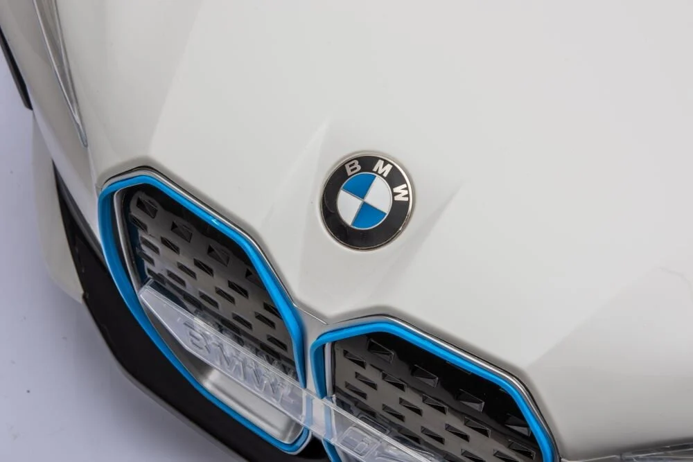 Auto Na Akumulator Bmw I4 Bijeli Limited 1.jpg