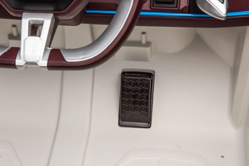 Auto Na Akumulator Bmw I4 Bijeli Limited 10.jpg