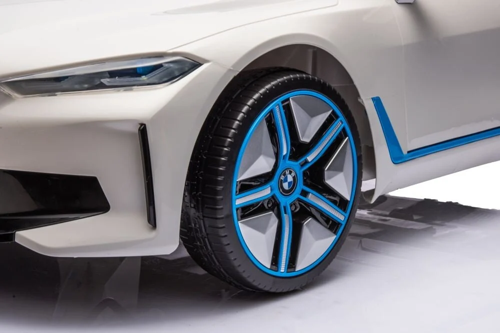 Auto Na Akumulator Bmw I4 Bijeli Limited 6.jpg