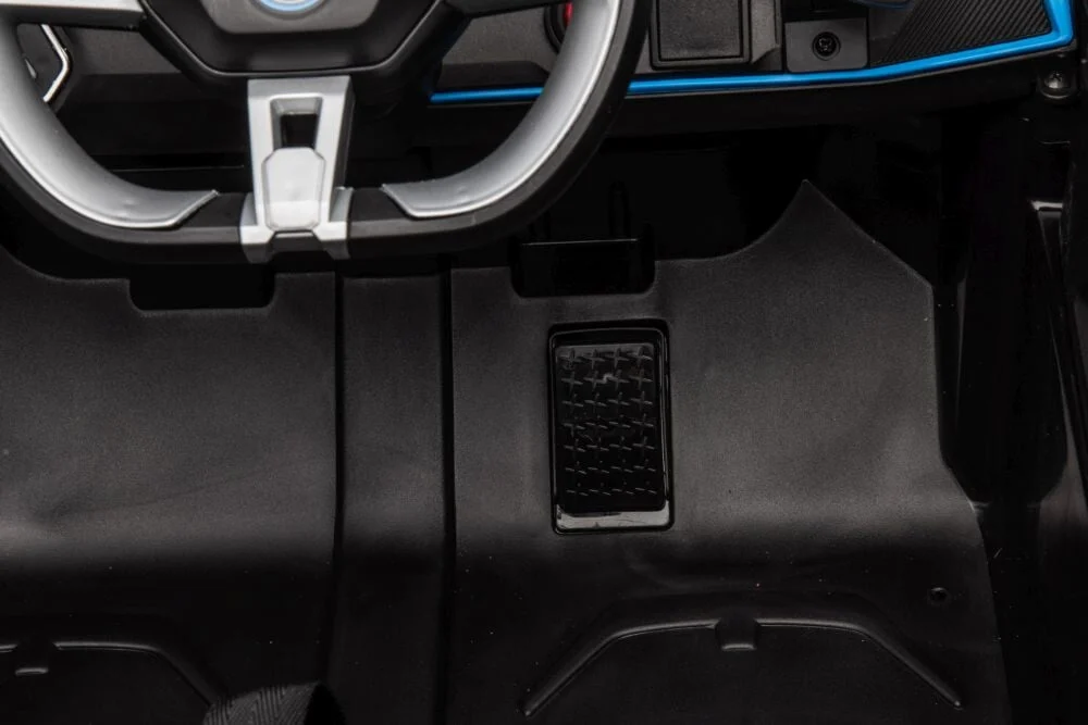 Auto Na Akumulator Bmw I4 Crni Limited 7.jpg