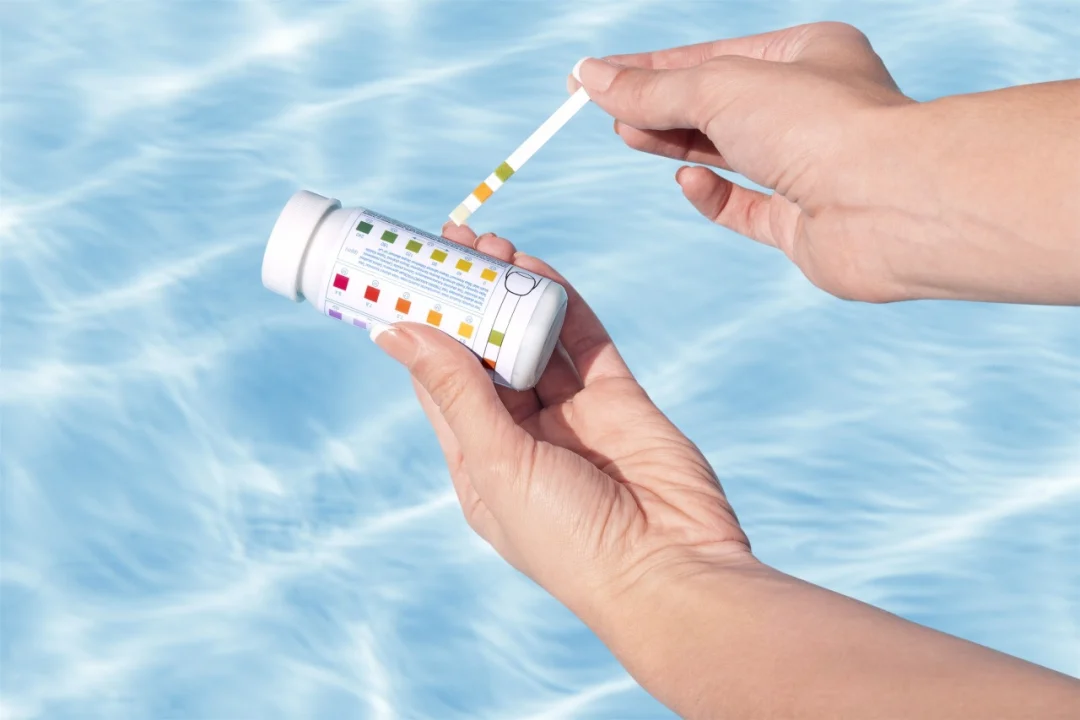 50 testnih trakica za vodu u bazenu BESTWAY pH + klor + alkalnost_5