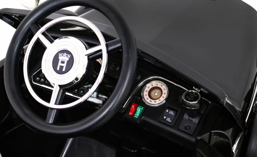 Audi Horch 930V srebrni retro automobil_11