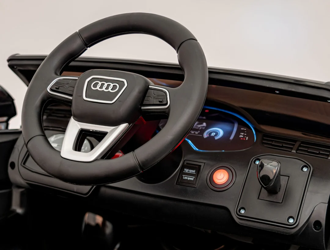 Audi Q7 Lift crno vozilo_11