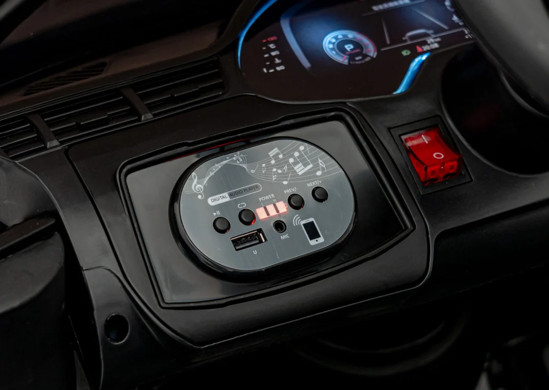 Audi Q7 Lift crno vozilo_12