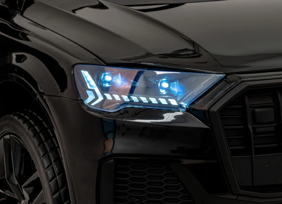 Audi Q7 Lift crno vozilo_16