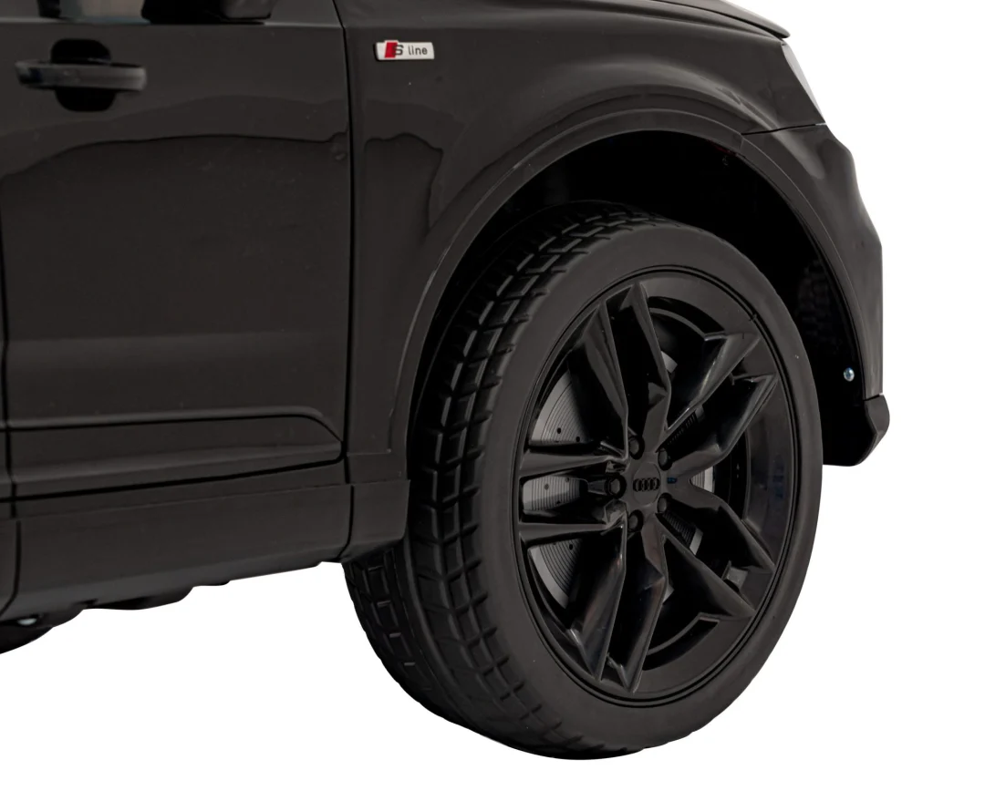 Audi Q7 Lift crno vozilo_19