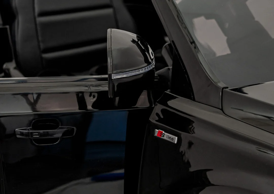 Audi Q7 Lift crno vozilo_20