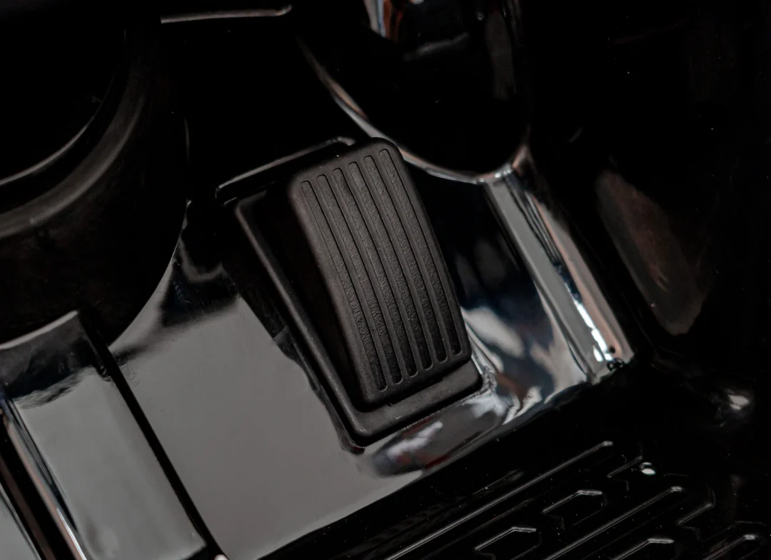 Audi Q7 Lift crno vozilo_21
