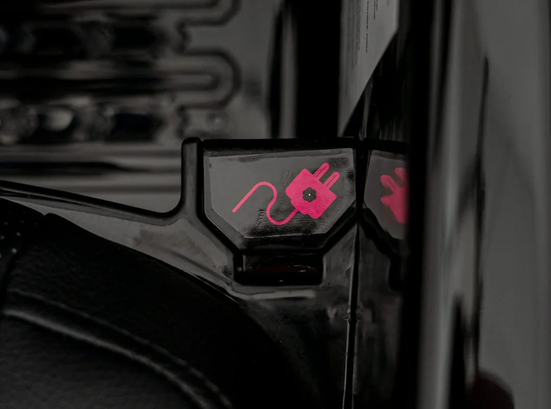 Audi Q7 Lift crno vozilo_23