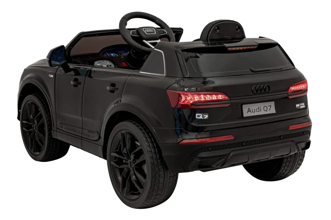 Audi Q7 Lift crno vozilo_7