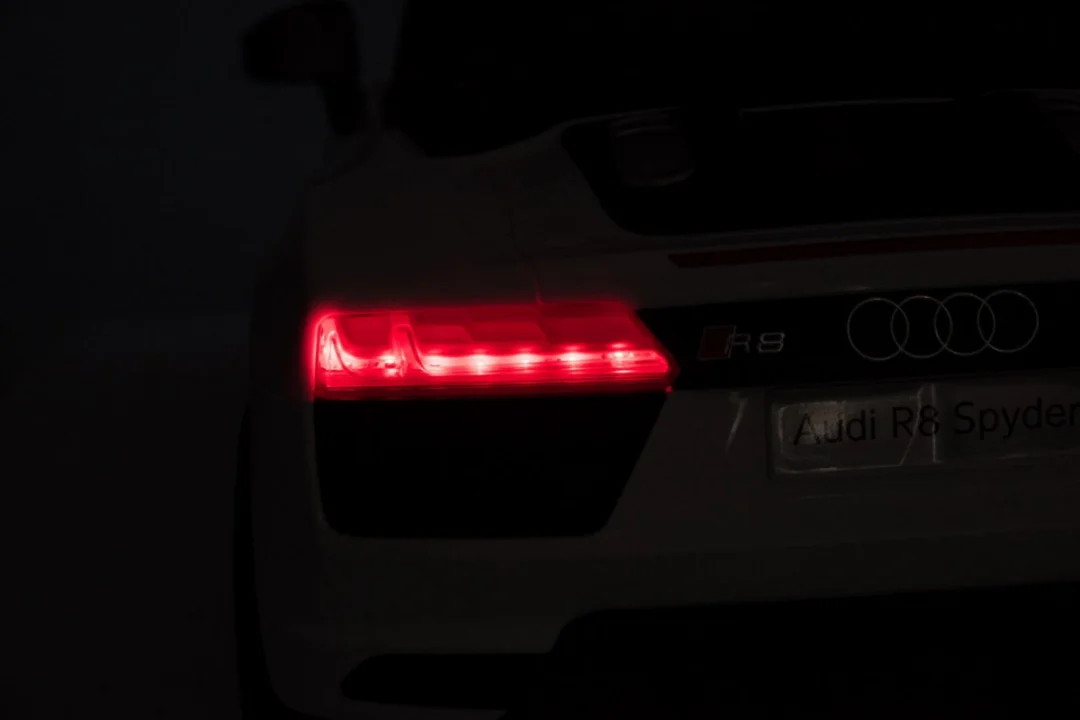 Audi R8 Dječji autosjedalica na baterije bijela + daljinski upravljač + EVA + spori start + MP3 LED_14