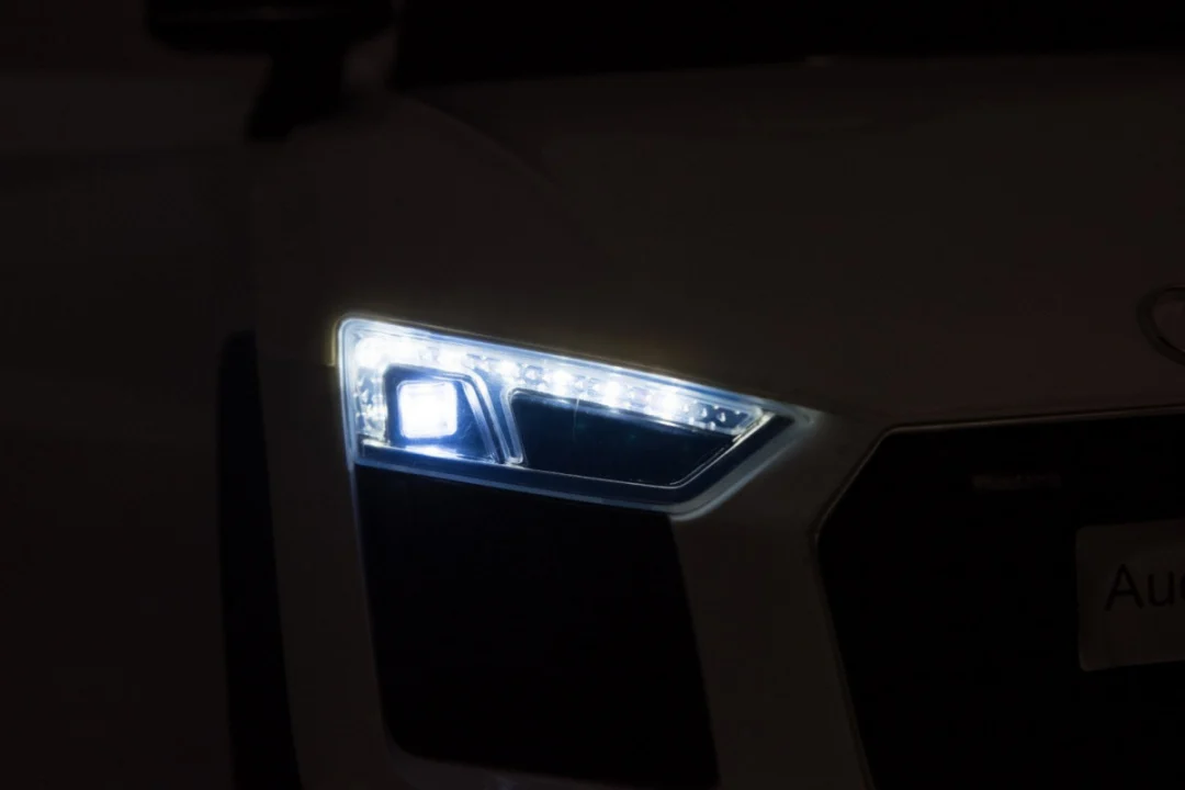 Audi R8 Dječji autosjedalica na baterije bijela + daljinski upravljač + EVA + spori start + MP3 LED_15