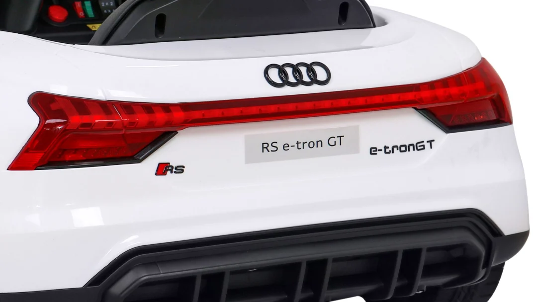 Audi RS E-Tron GT na baterije bijeli + daljinski upravljač + 4x4 pogon + MP3 radio + LED, bijela_13