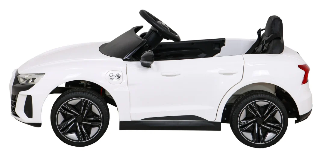 Audi RS E-Tron GT na baterije bijeli + daljinski upravljač + 4x4 pogon + MP3 radio + LED, bijela_4
