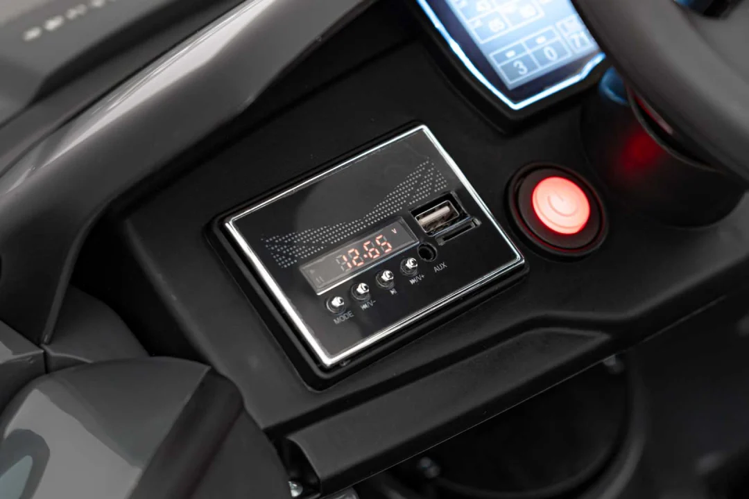 Audi RSQ E-TRON sivo vozilo_15