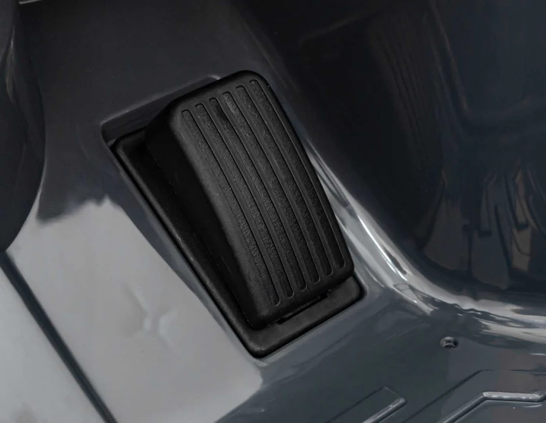 Audi RSQ E-TRON sivo vozilo_19