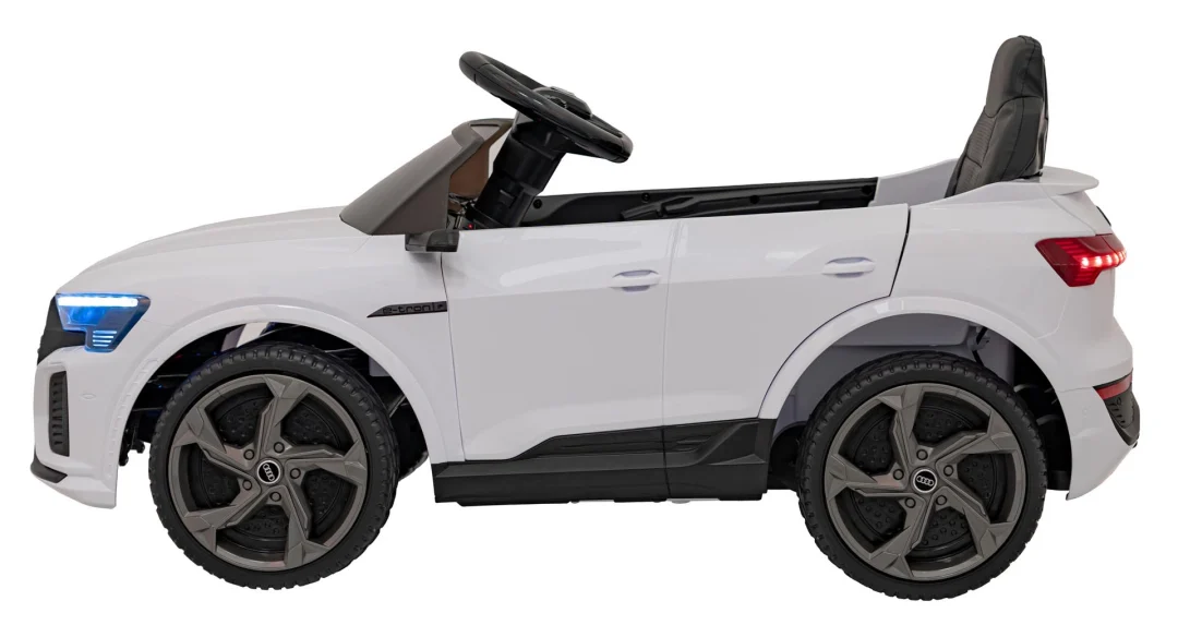 Audi SQ8 bijelo vozilo_12