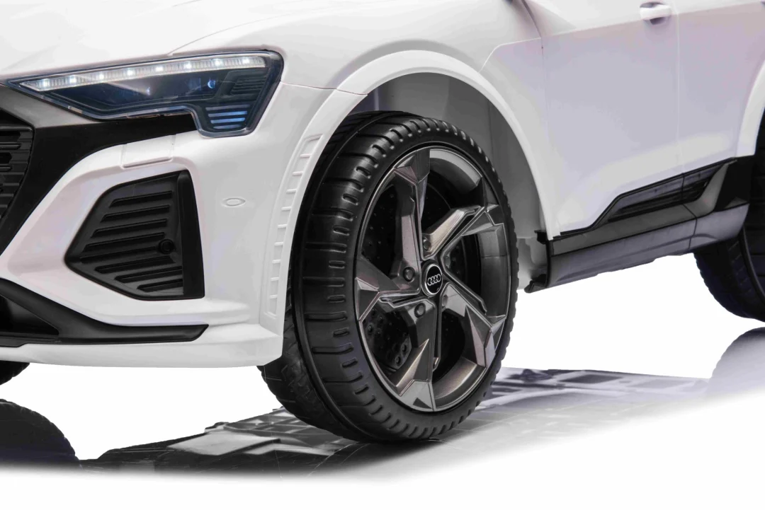 Audi SQ8 bijelo vozilo_17