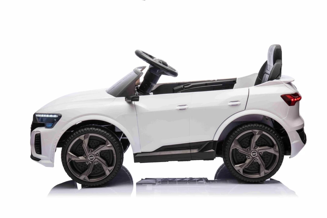 Audi SQ8 bijelo vozilo_21