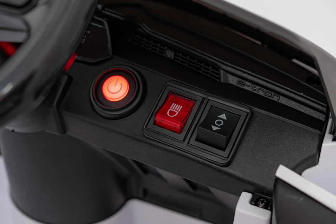 Audi SQ8 bijelo vozilo_25