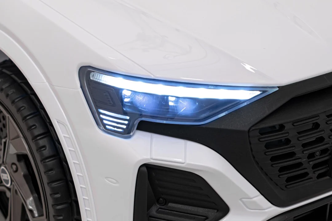 Audi SQ8 bijelo vozilo_26