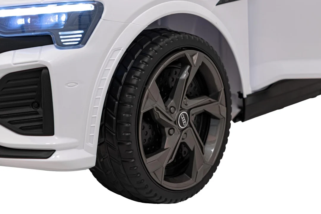 Audi SQ8 bijelo vozilo_28