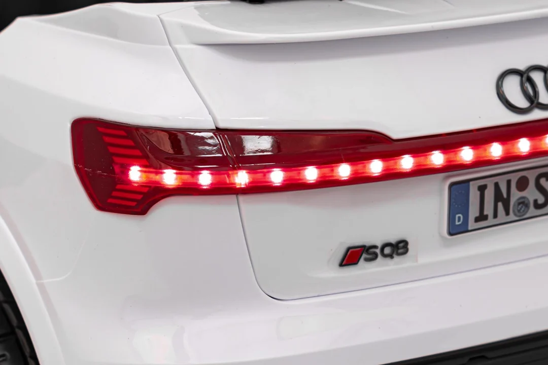 Audi SQ8 bijelo vozilo_29