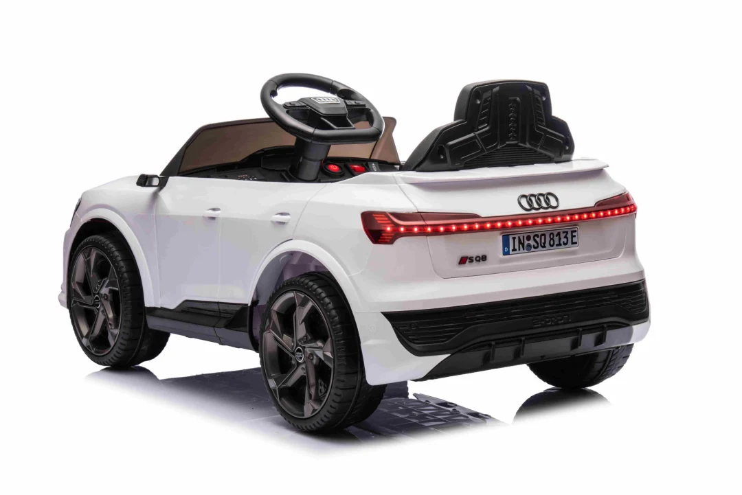 Audi SQ8 bijelo vozilo_3