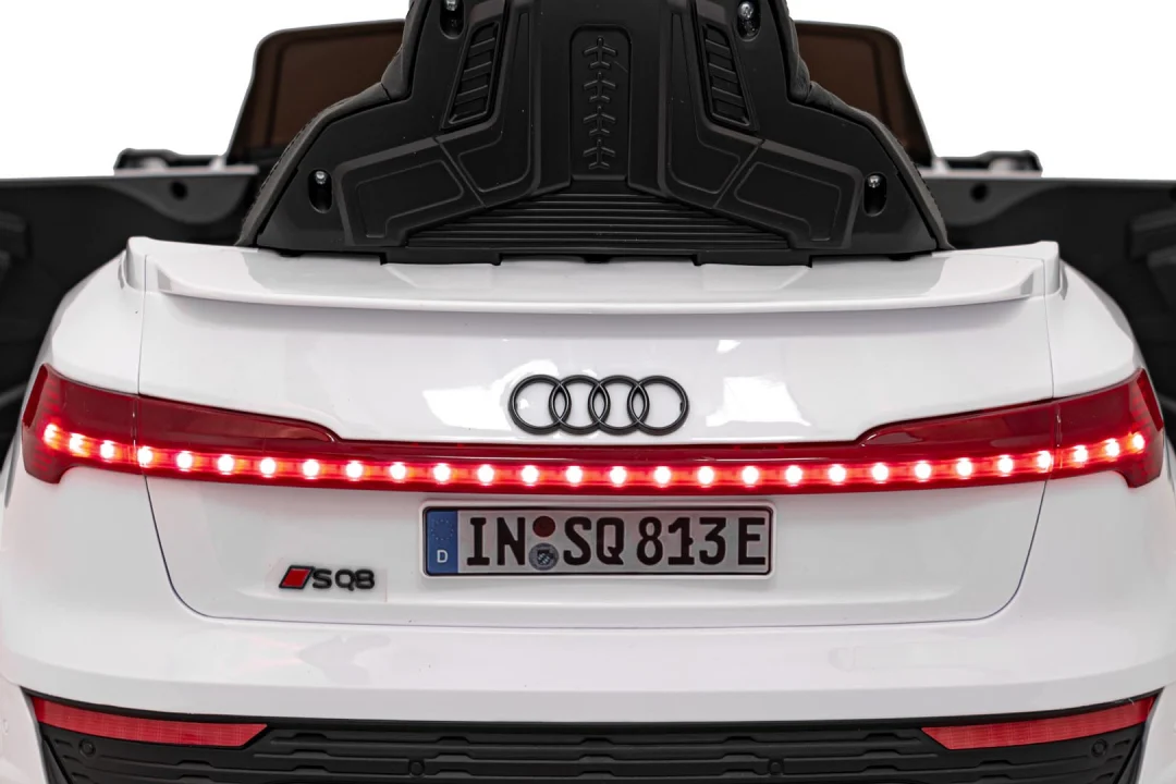 Audi SQ8 bijelo vozilo_30