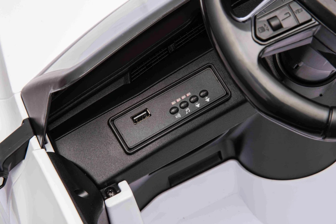 Audi SQ8 bijelo vozilo_9