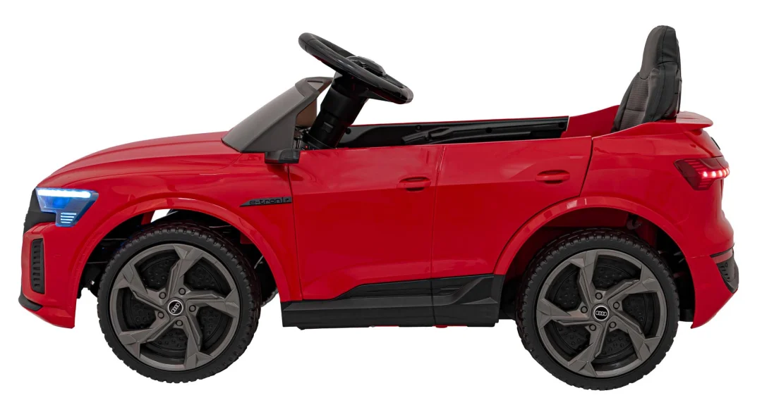 Audi SQ8 crveno vozilo_11