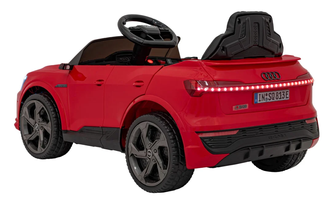Audi SQ8 crveno vozilo_13