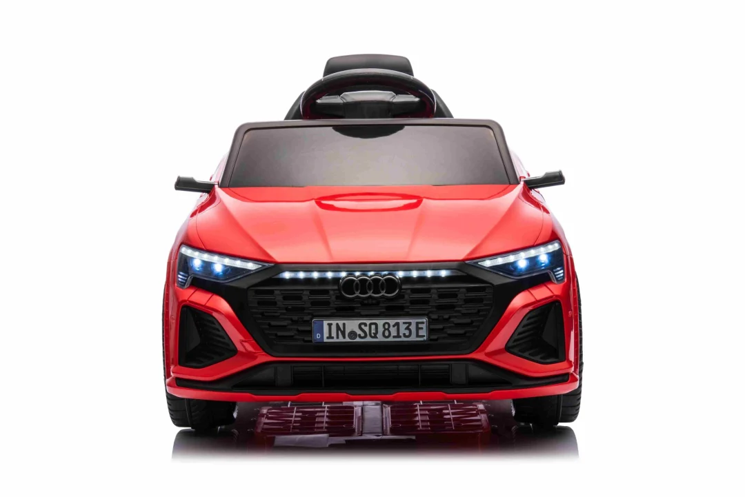 Audi SQ8 crveno vozilo_14