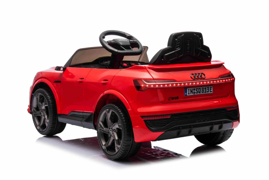 Audi SQ8 crveno vozilo_18