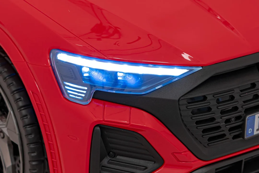 Audi SQ8 crveno vozilo_26