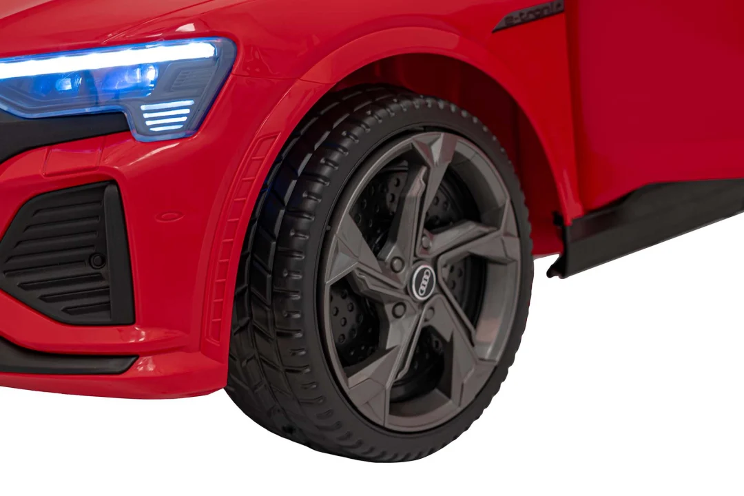 Audi SQ8 crveno vozilo_29