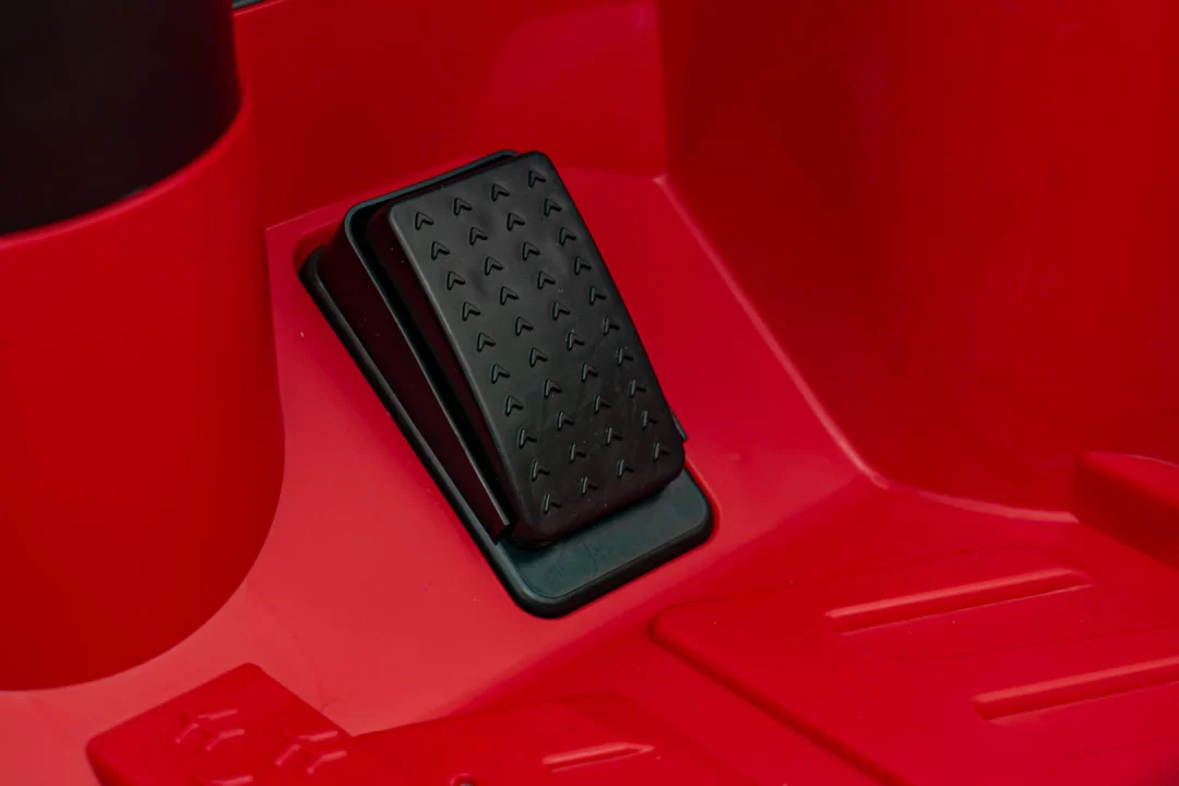 Audi SQ8 crveno vozilo_30