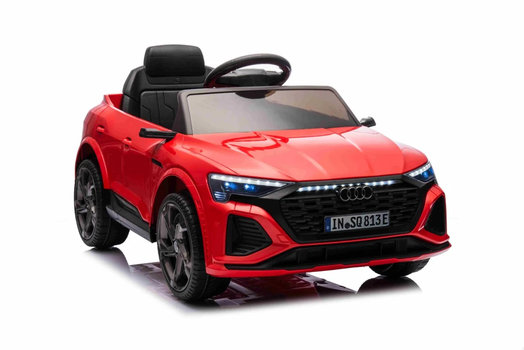 Audi SQ8 crveno vozilo_4