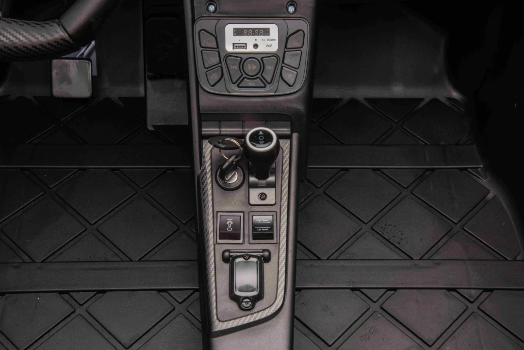 Audi Spyder R8 LIFT crno vozilo_35