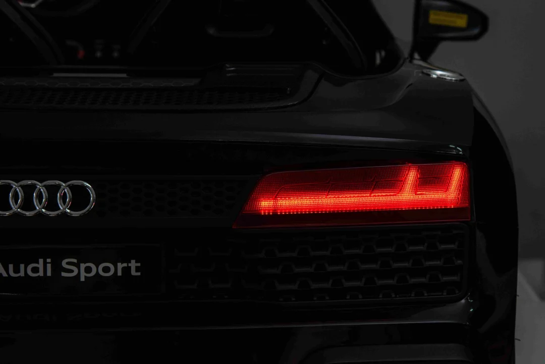 Audi Spyder R8 LIFT crno vozilo_47