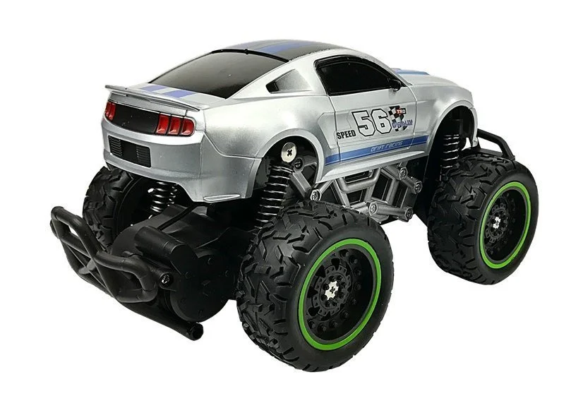 Automobil na daljinsko upravljanje s terenskim upravljačem, srebrni, visoki kotači_3