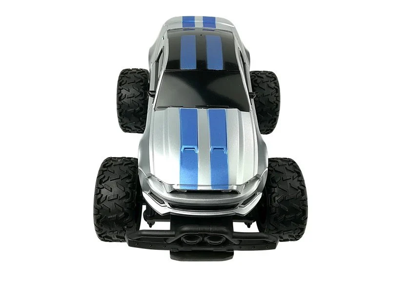 Automobil na daljinsko upravljanje s terenskim upravljačem, srebrni, visoki kotači_5